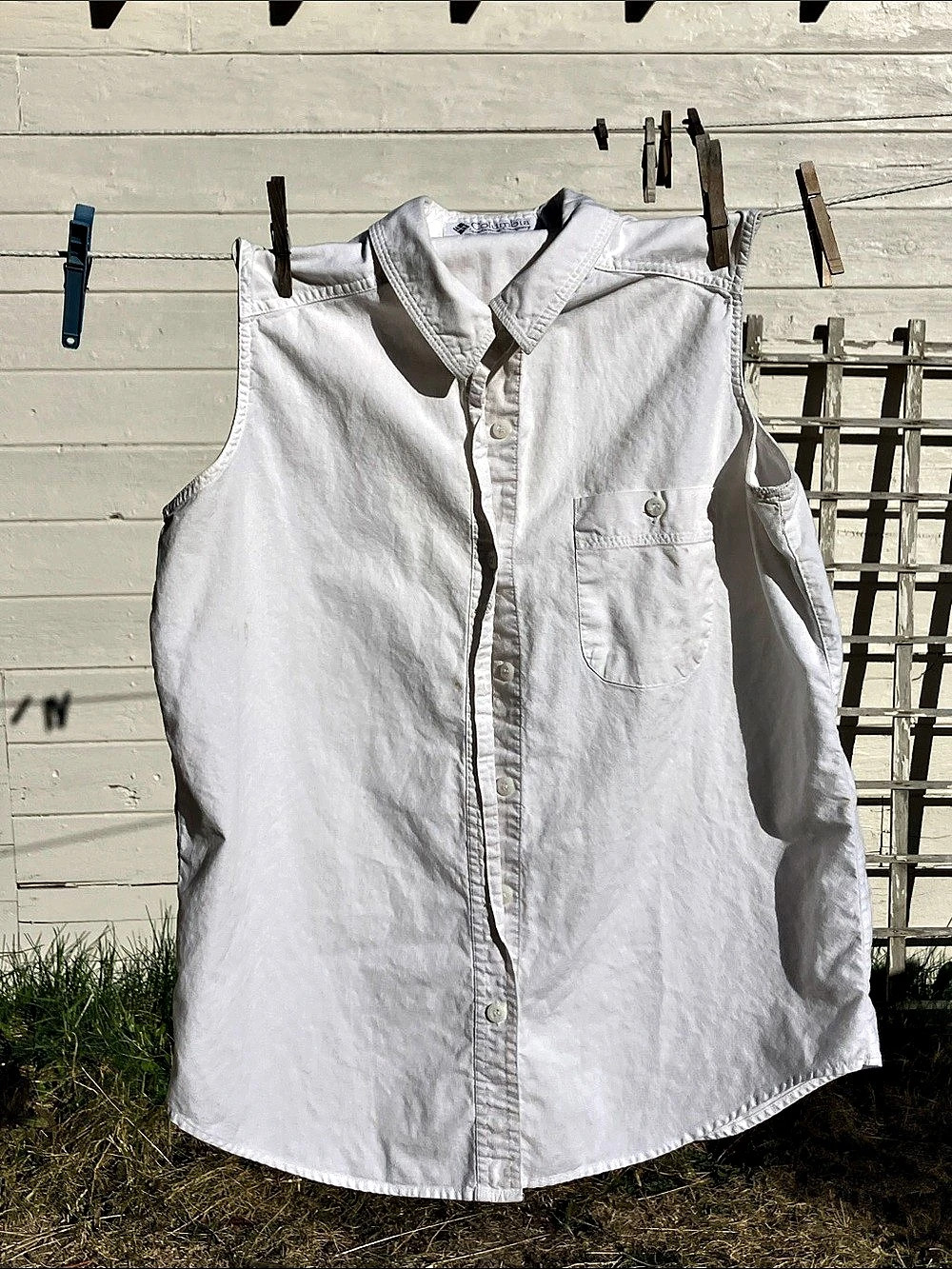 Columbia White Sleeveless Button Down Shirt M/L